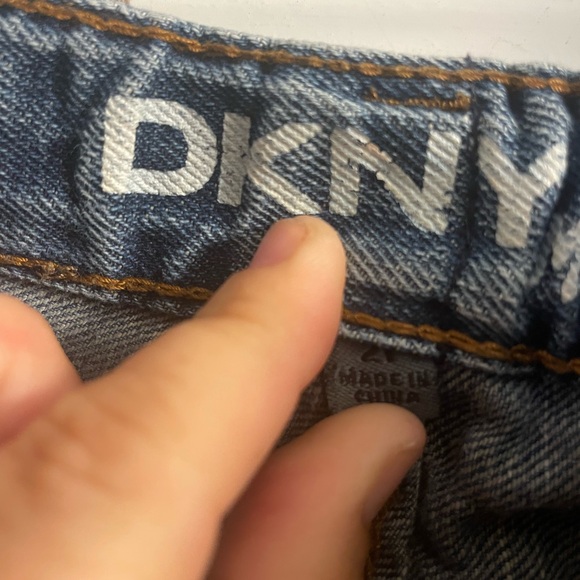 DKNY Size 2T Jeans-Like New! Faux Button & Fly (snap closure), Adjustable Waist - Picture 3 of 8
